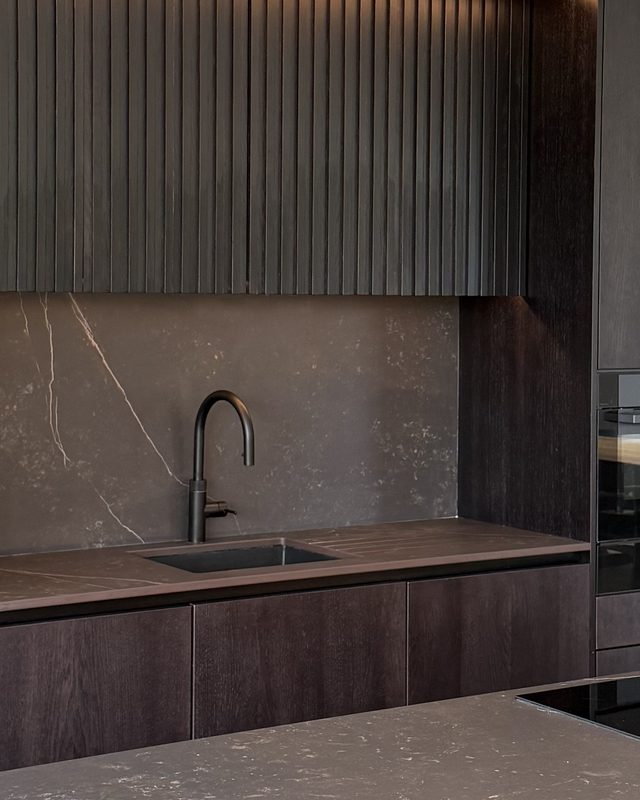 Dark stained fluted oak with a veined stone splashback